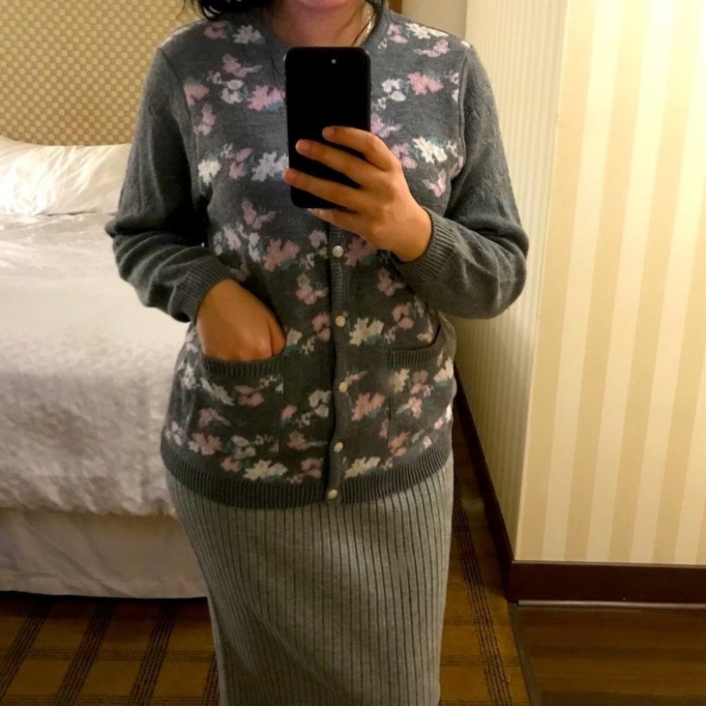 D’allaird’s floral Grandma vintage Grey sweater M